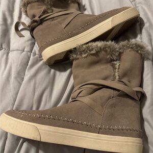 Cozy Tan Fur-Lined Women's Boots by Toms
